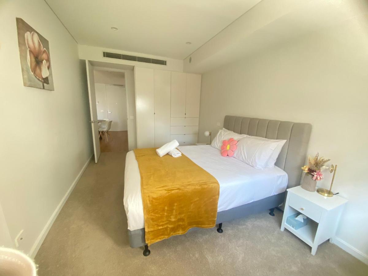One Bedroom With Roof Pool Apartment *