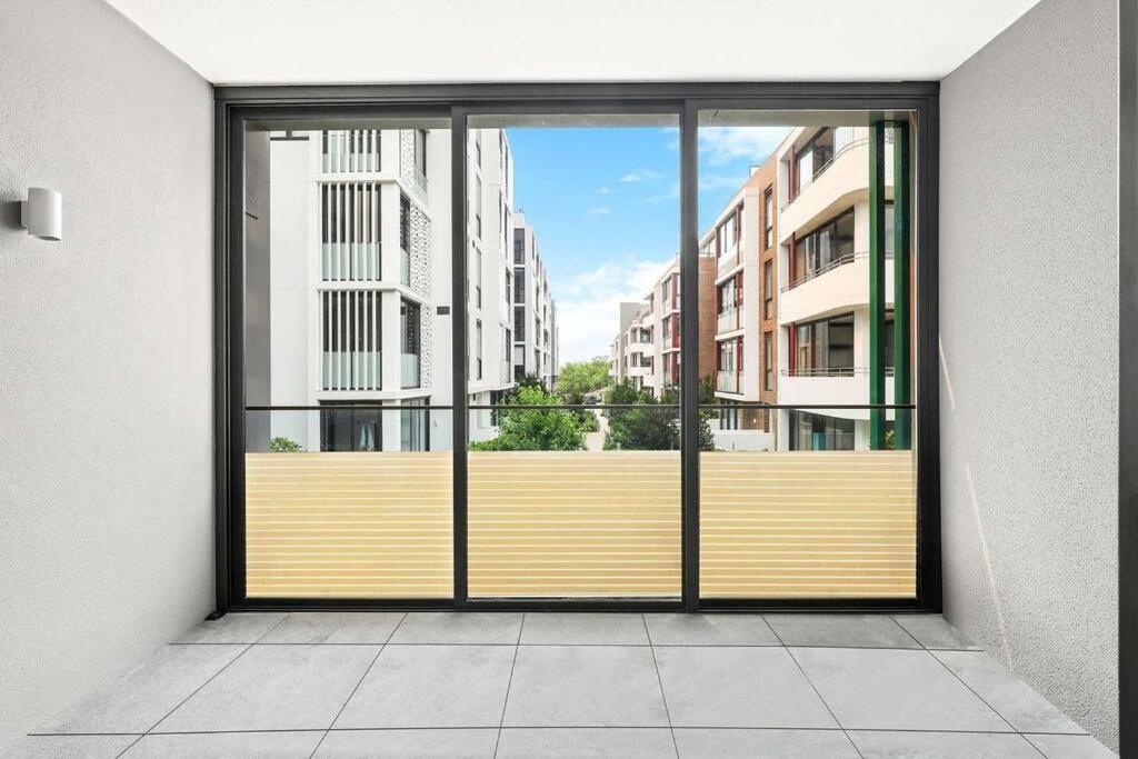 One Bedroom With Roof Pool Apartment *